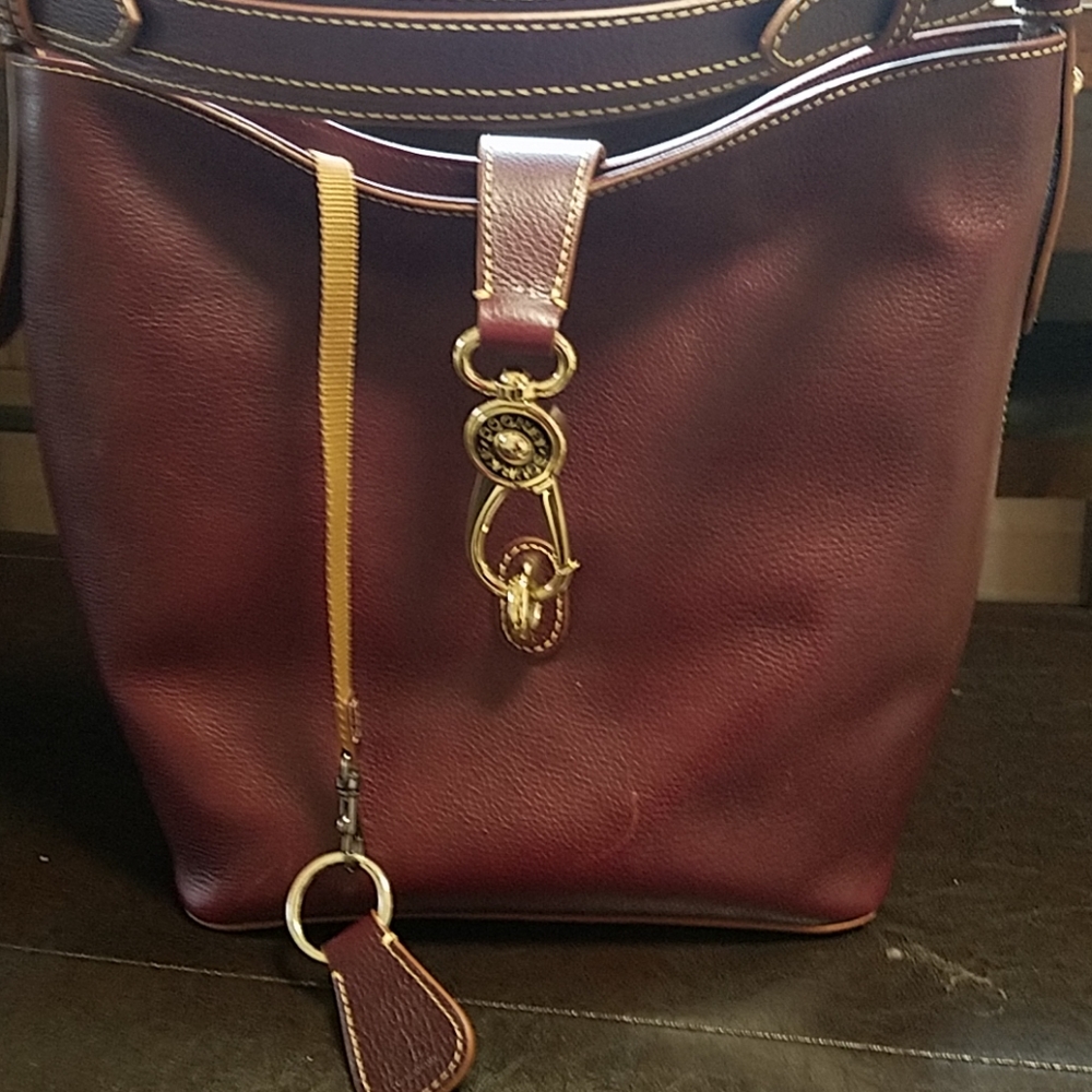 Awesome leather dooney & bourke purse
